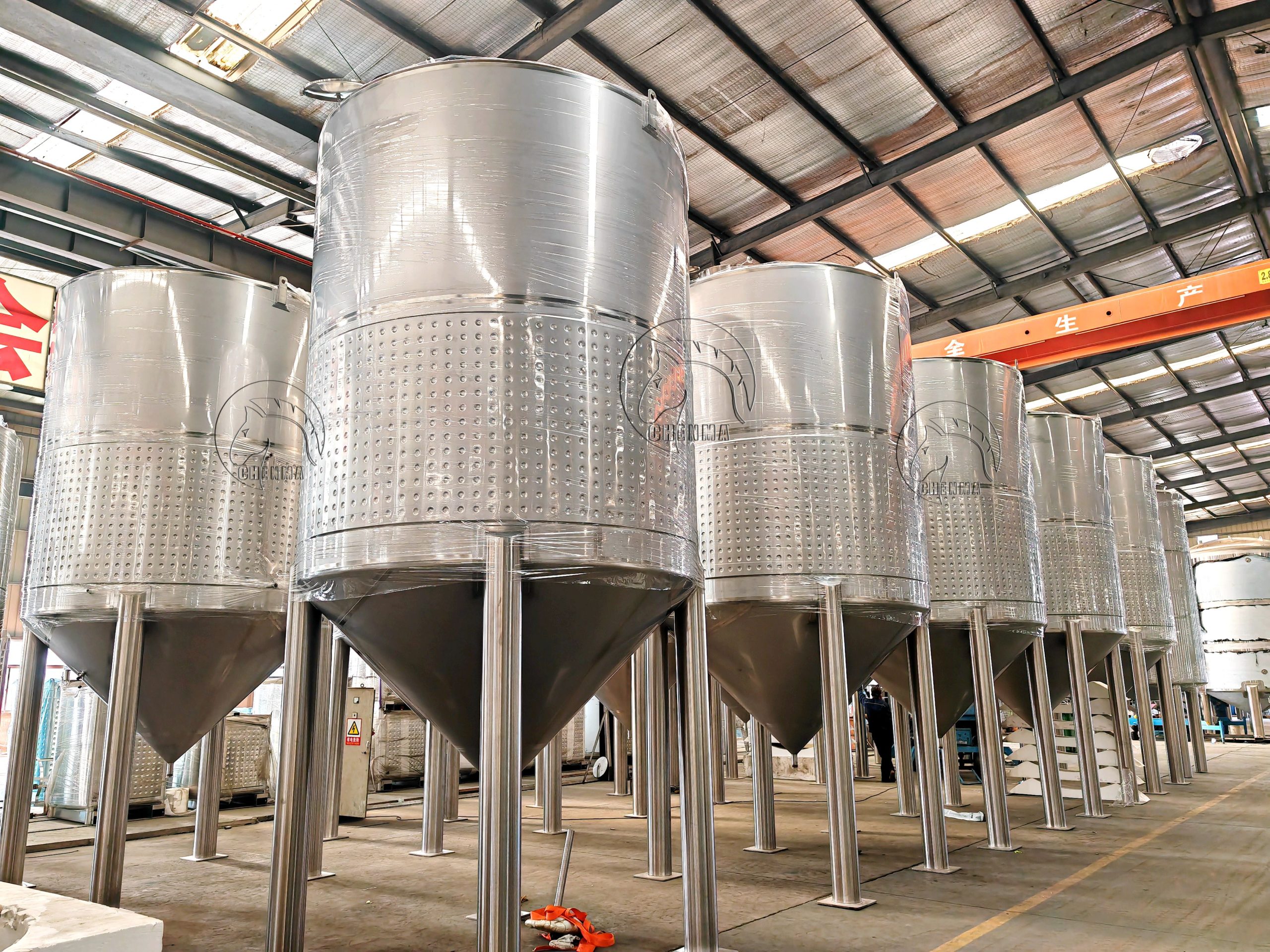 100HL-distillery-fermenters2-scaled-1.jpg