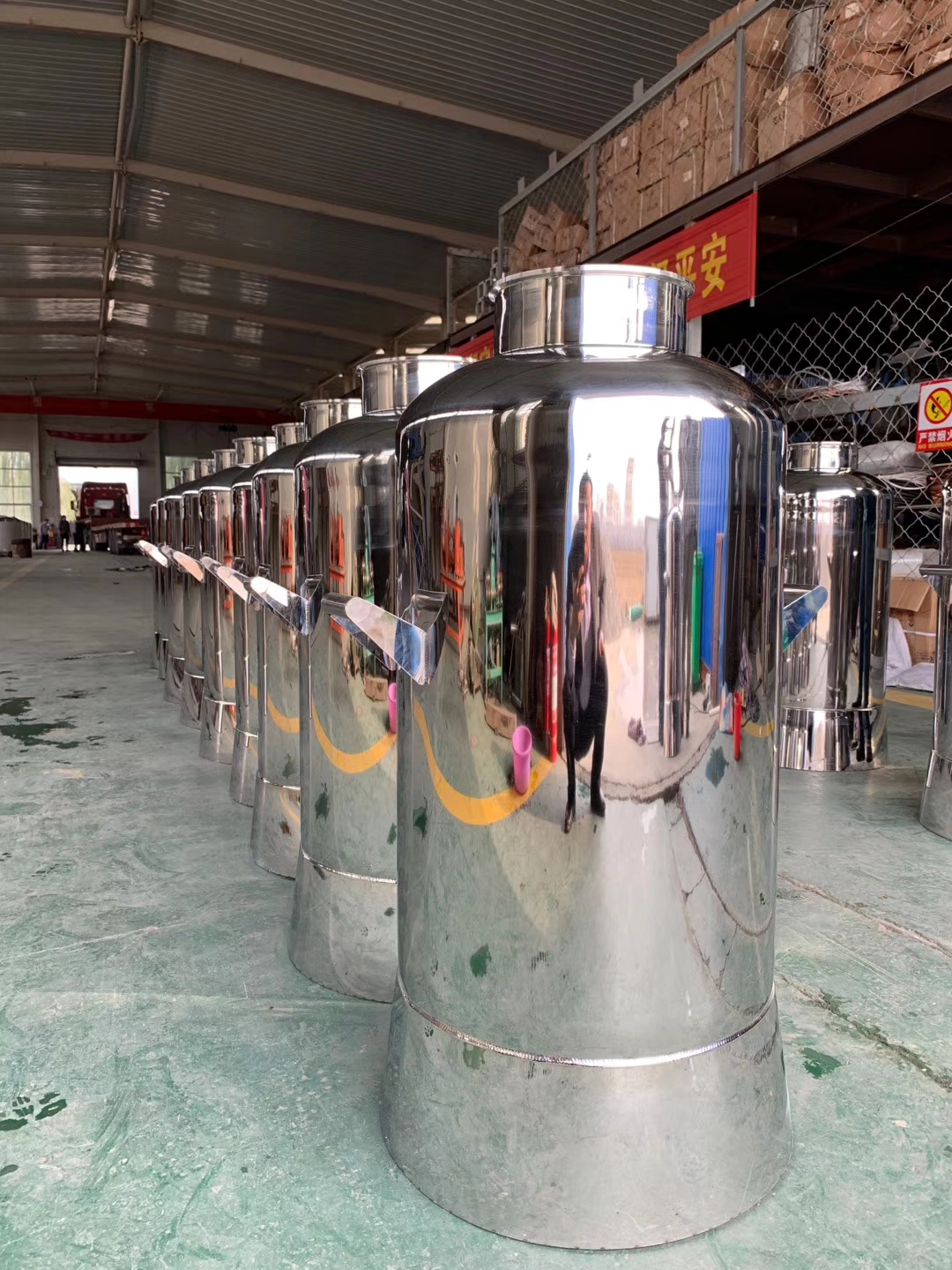 100L-medicine-liquor-storage-tanks1.jpg