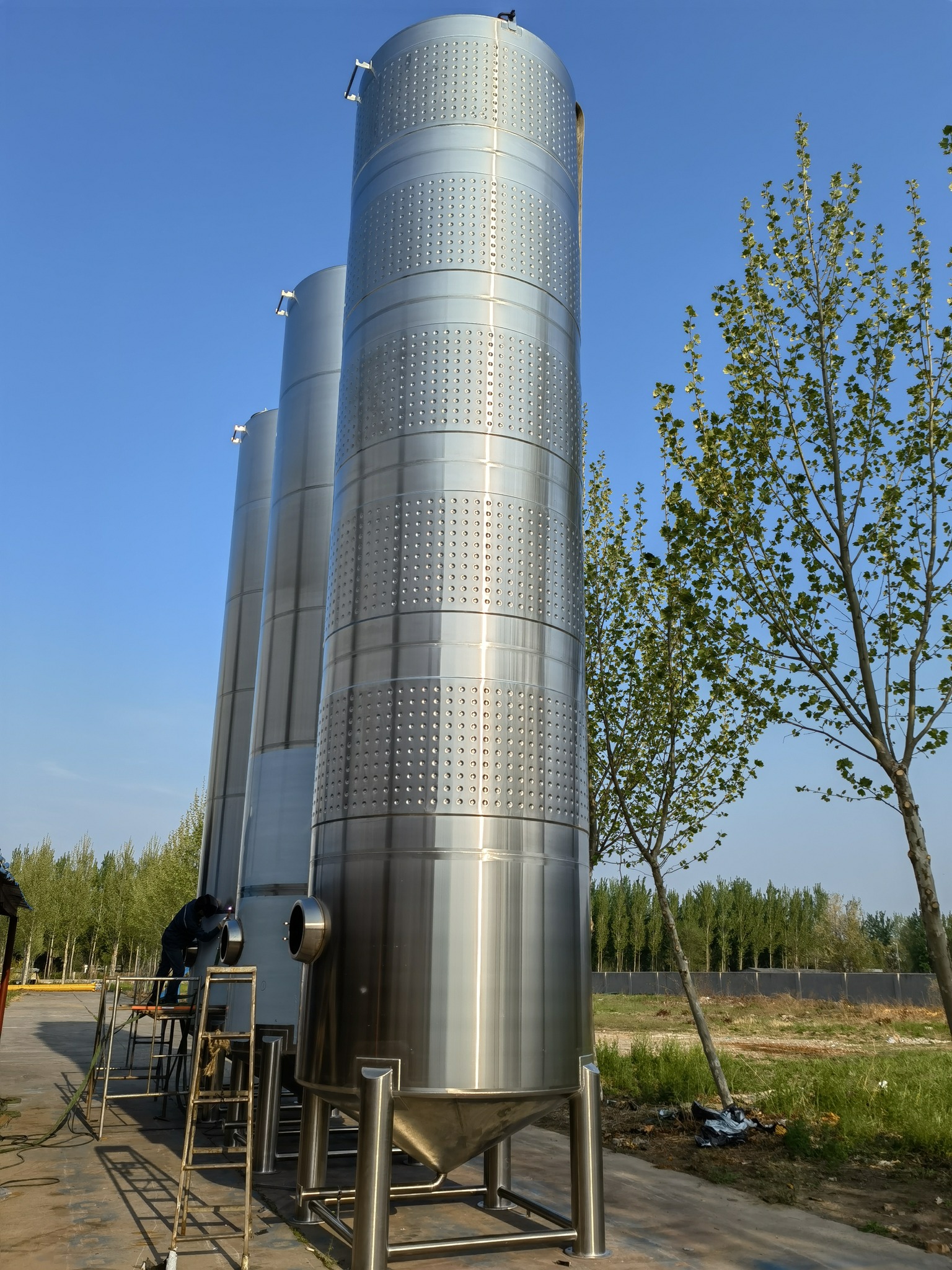 340HL-storage-tank-3.jpg